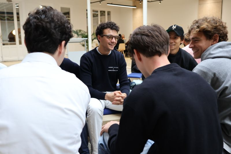 Participants de Paris Innov’Hack réunis à Eugénia School.